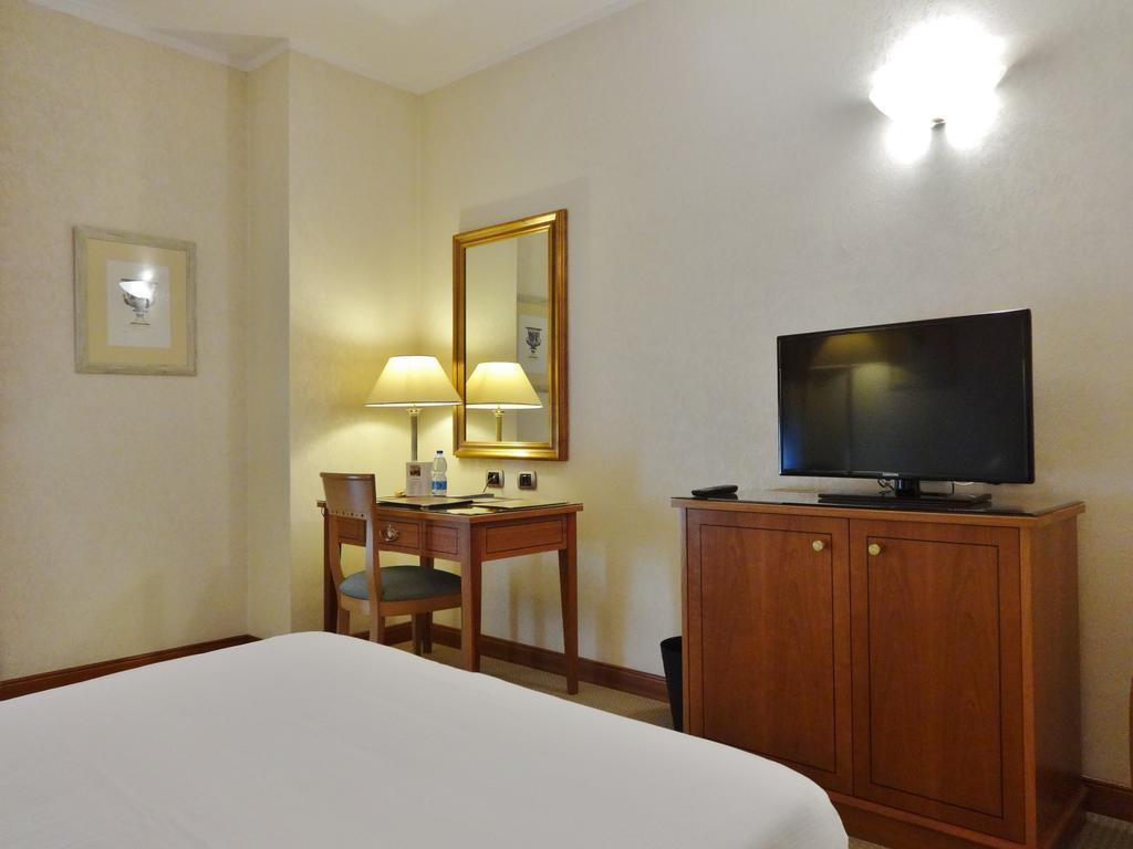 Hotel Excelsior Magenta Esterno foto