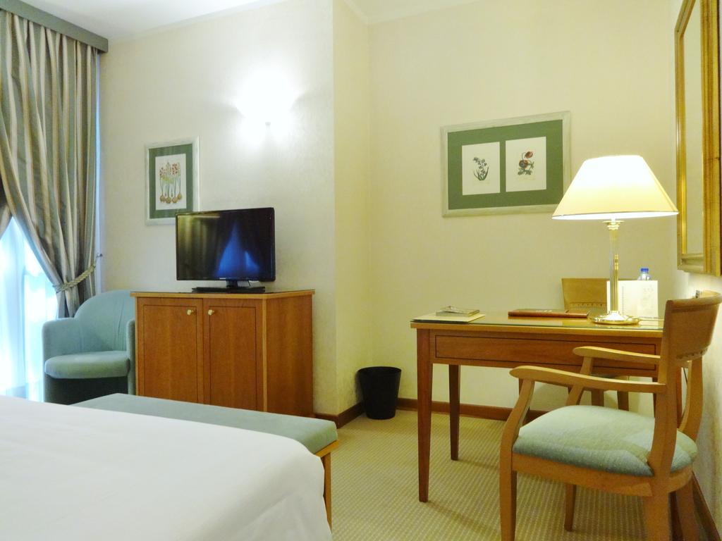 Hotel Excelsior Magenta Esterno foto