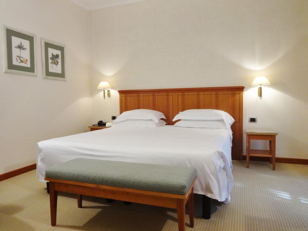 Hotel Excelsior Magenta Esterno foto