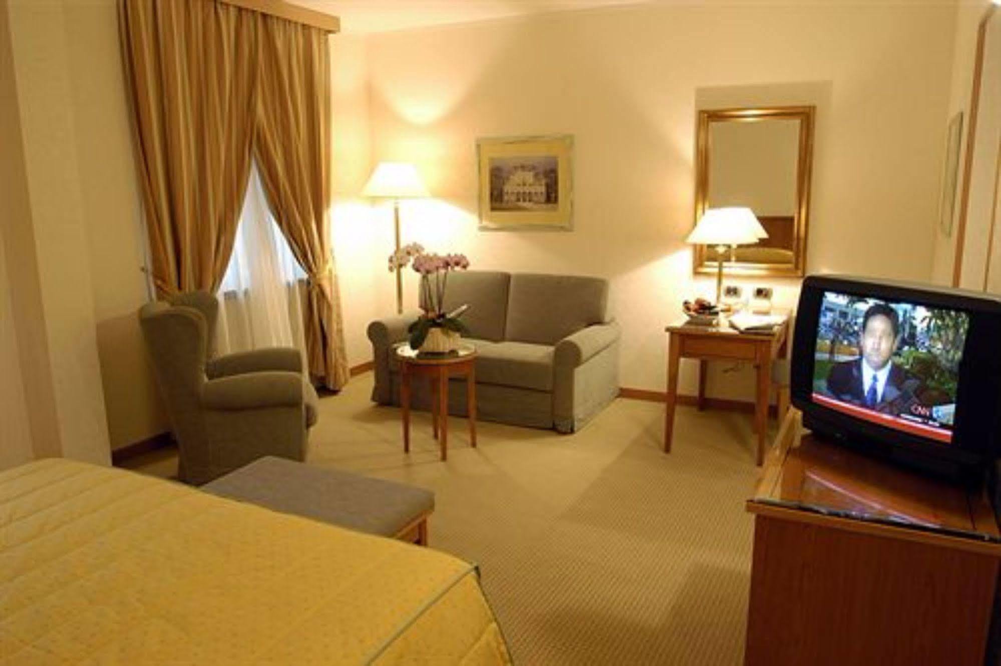 Hotel Excelsior Magenta Camera foto